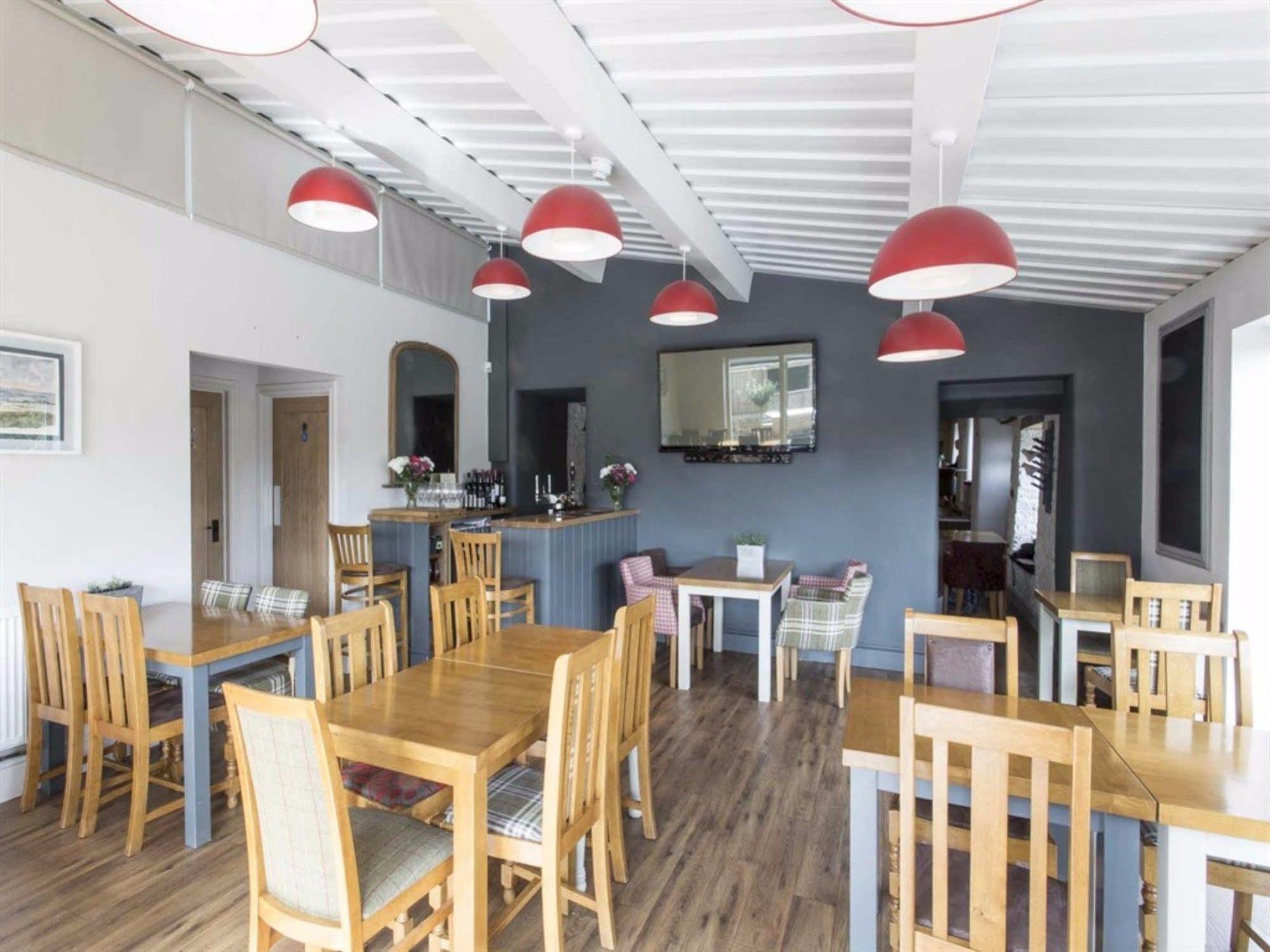 The Bell Inn Страуд Екстериор снимка